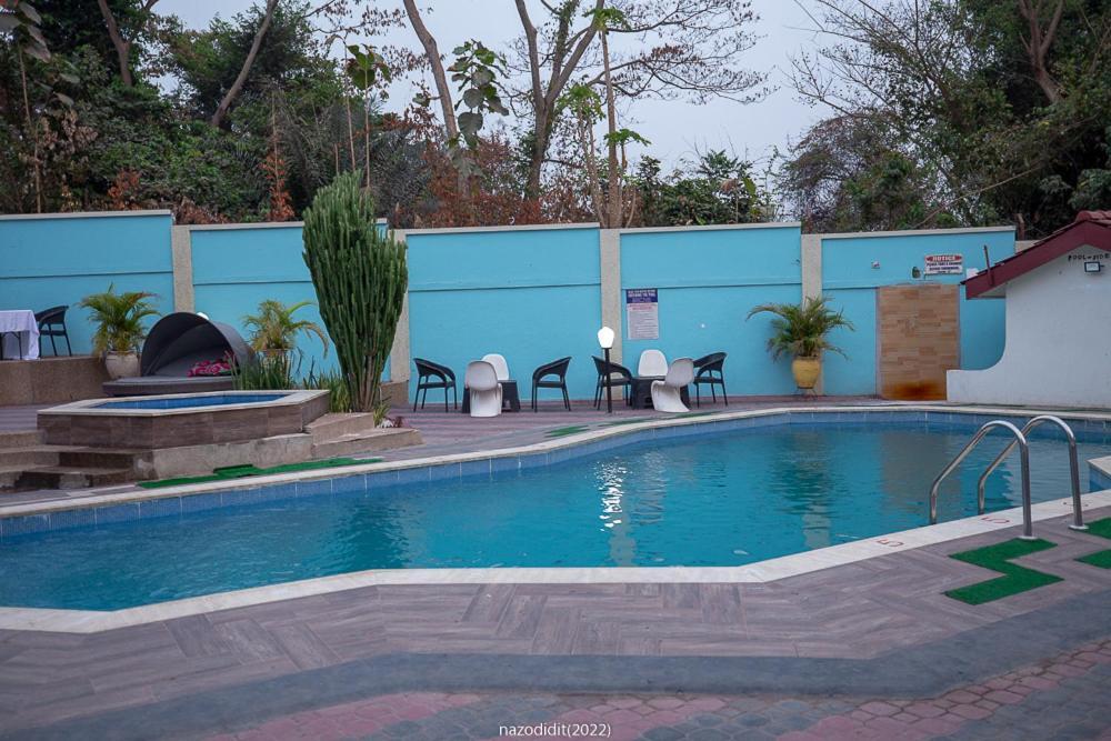קומסי Royal Basin Resort מראה חיצוני תמונה